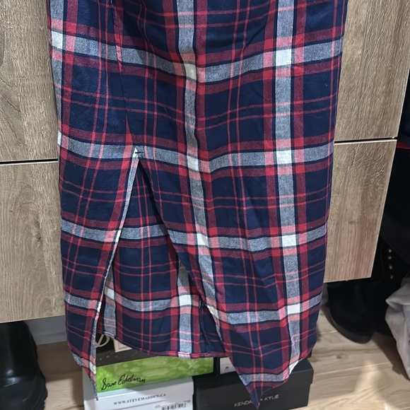 Plaid 3/4 length skirt with front leg slit. Small. Brand new. - Picture 3 of 5